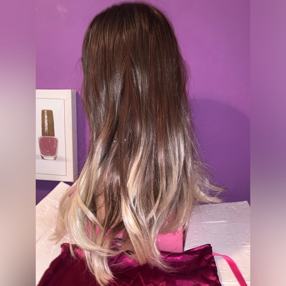 Chelsey Smith Crowns “Selma Dipped” Ombre Platinum blonde Wig - Picture 5 of 8